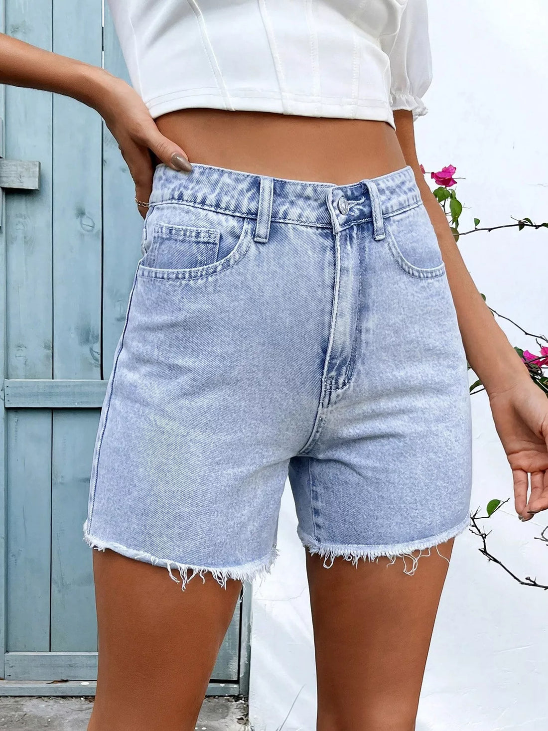 Short en jean effiloché à poches – vue principale – OmniForYou