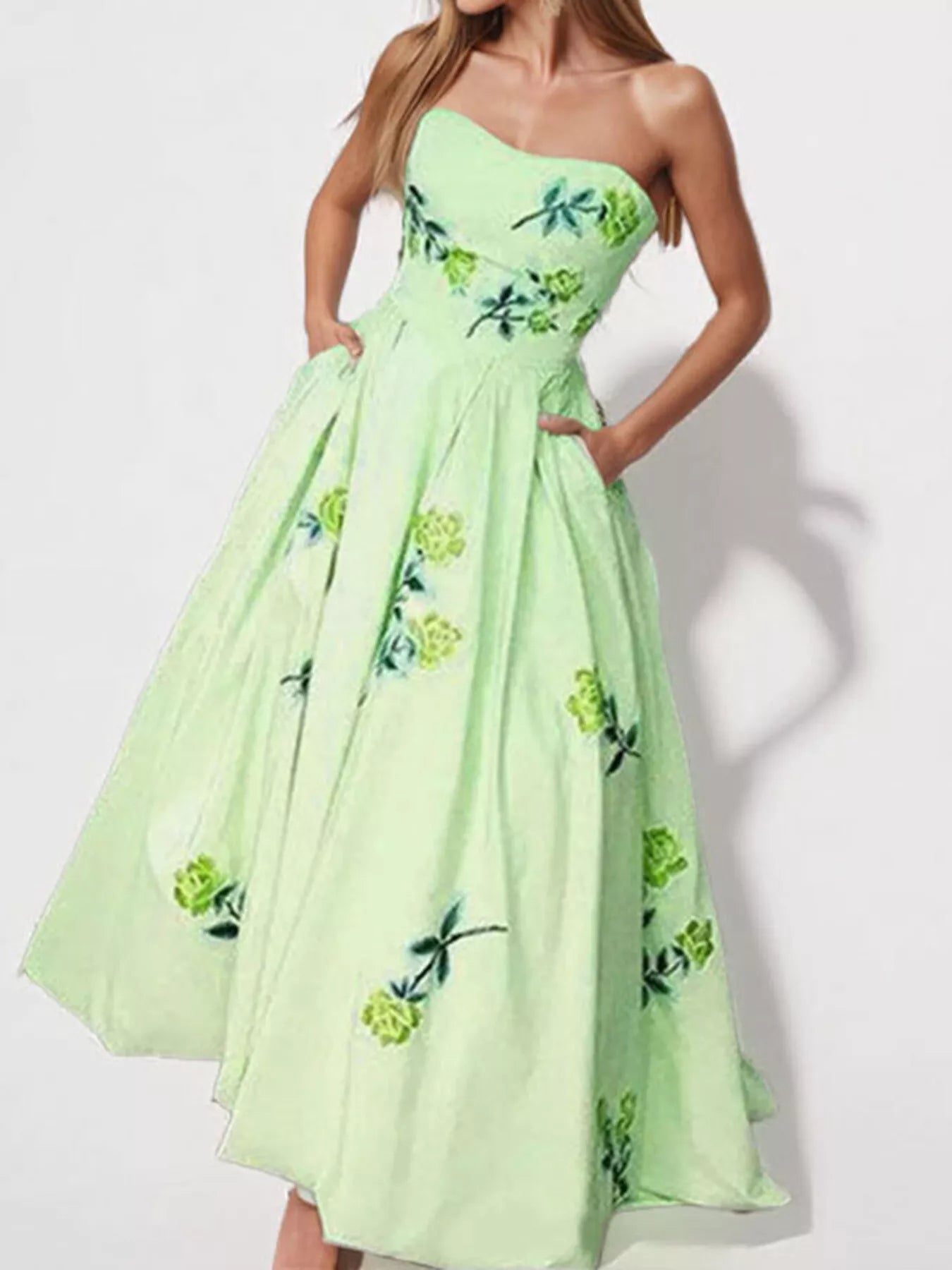 Robe longue fleurie ajustée sans manches – vue principale – OmniForYou