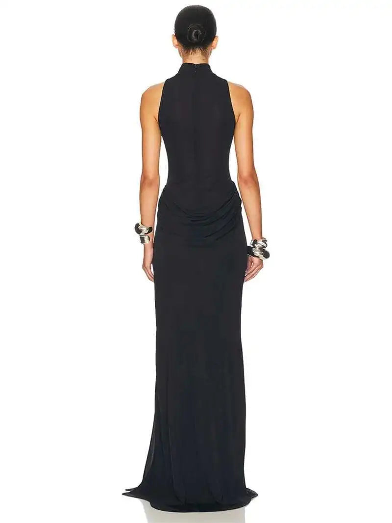 Robe Longue Plissée – Col Monté, Épaule Dénudée, Fendue