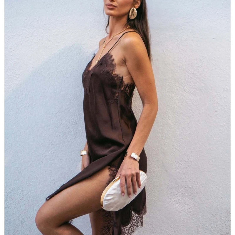 Robe Nuisette Satin – Dos Nu, Coupe Asymétrique