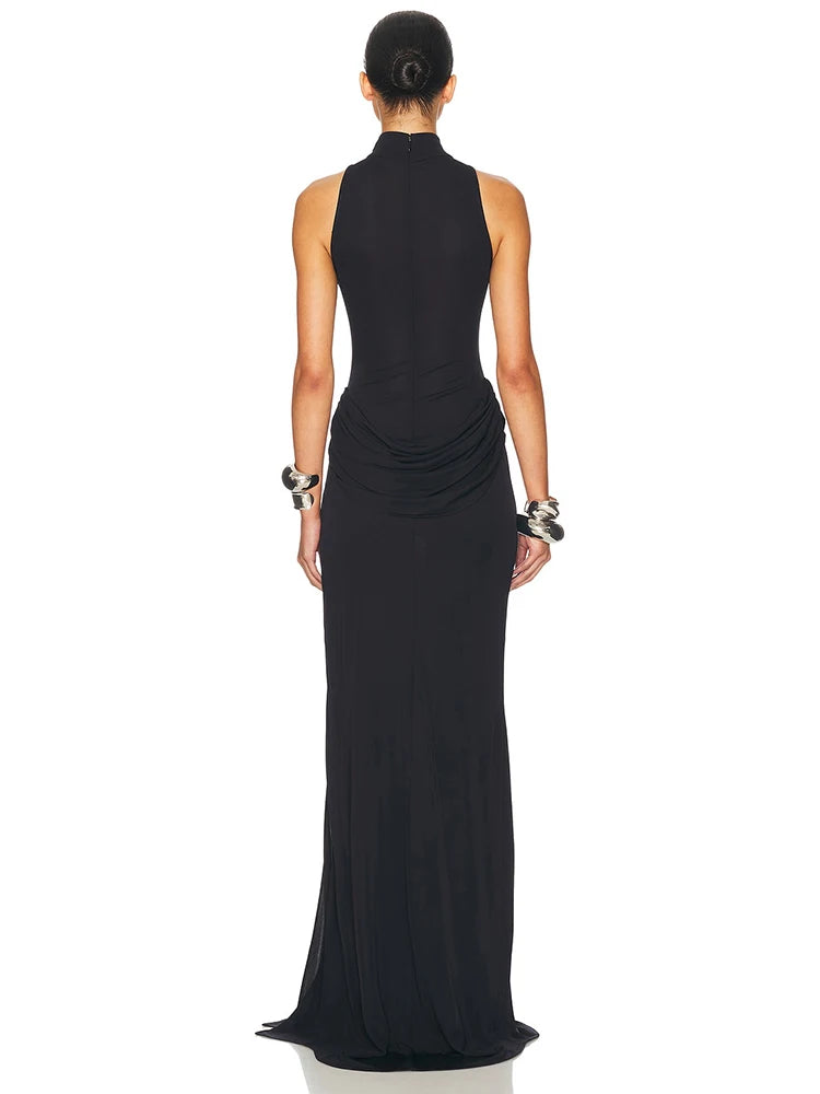 Robe Longue Plissée – Col Monté, Épaule Dénudée, Fendue