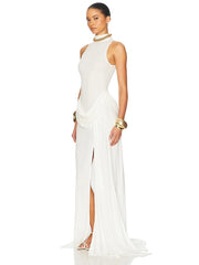 Robe Longue Plissée – Col Monté, Épaule Dénudée, Fendue