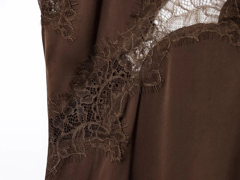 Robe Nuisette Satin – Dos Nu, Coupe Asymétrique