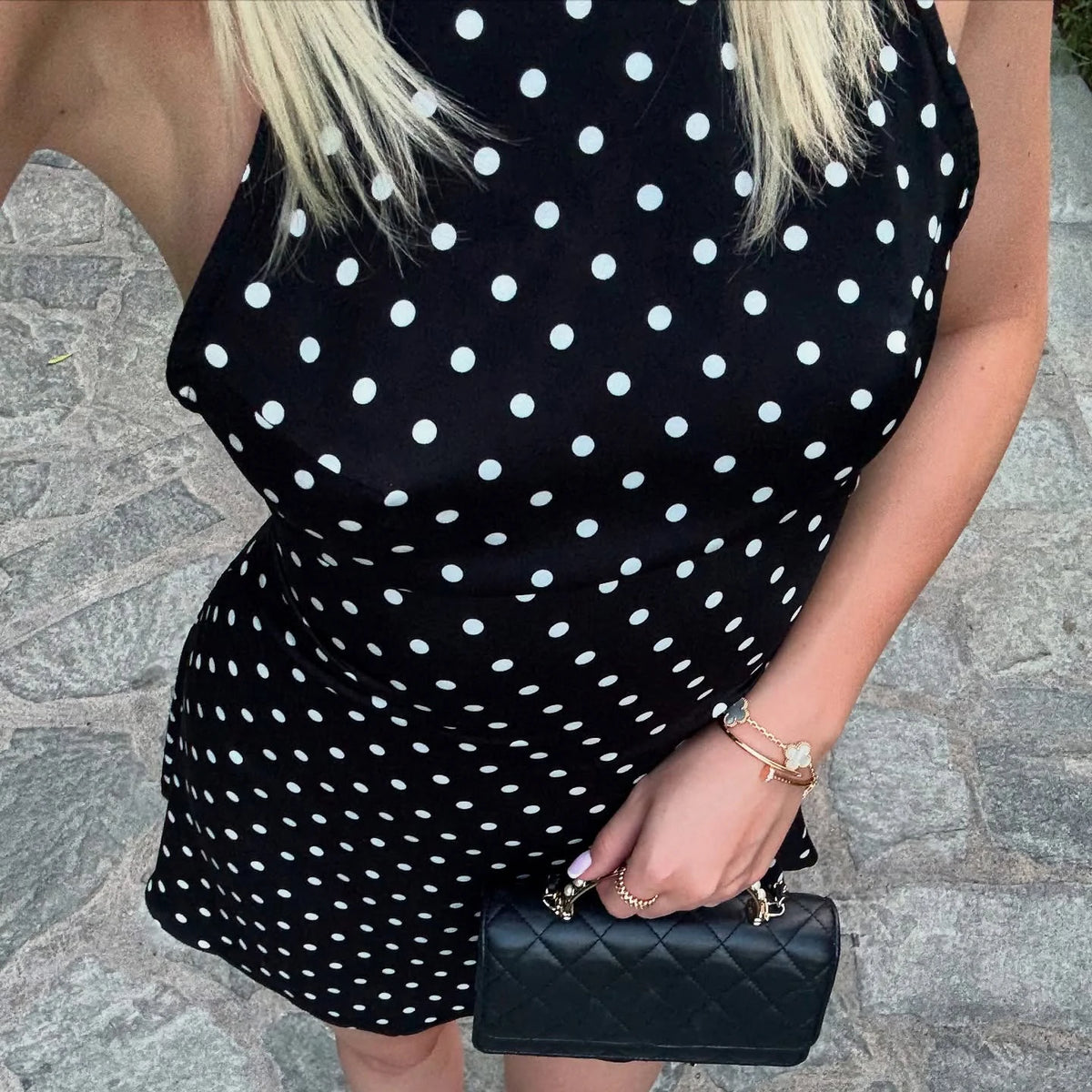 Robe Courte à Pois – Col Halter, Dos Nu