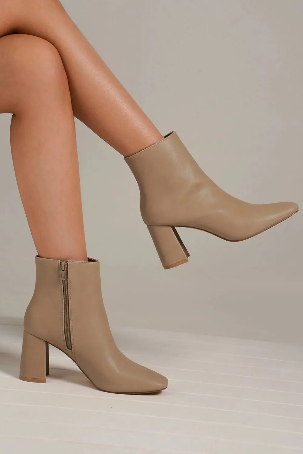 Bottes cuir synthétique talon carré zips latéraux Beast Fashion – vue principale – OmniForYou
