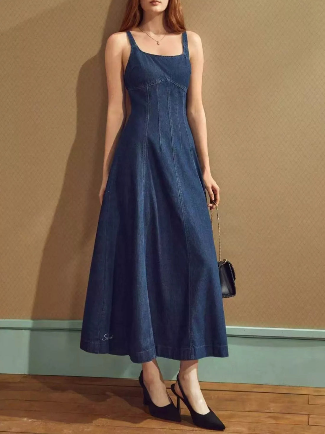 Robe trapèze en denim col carré – vue principale – OmniForYou